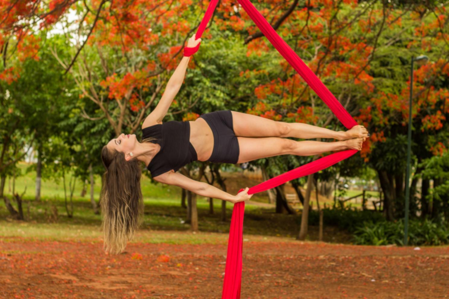 Sesión de yoga adaptada a diferentes niveles y necesidades